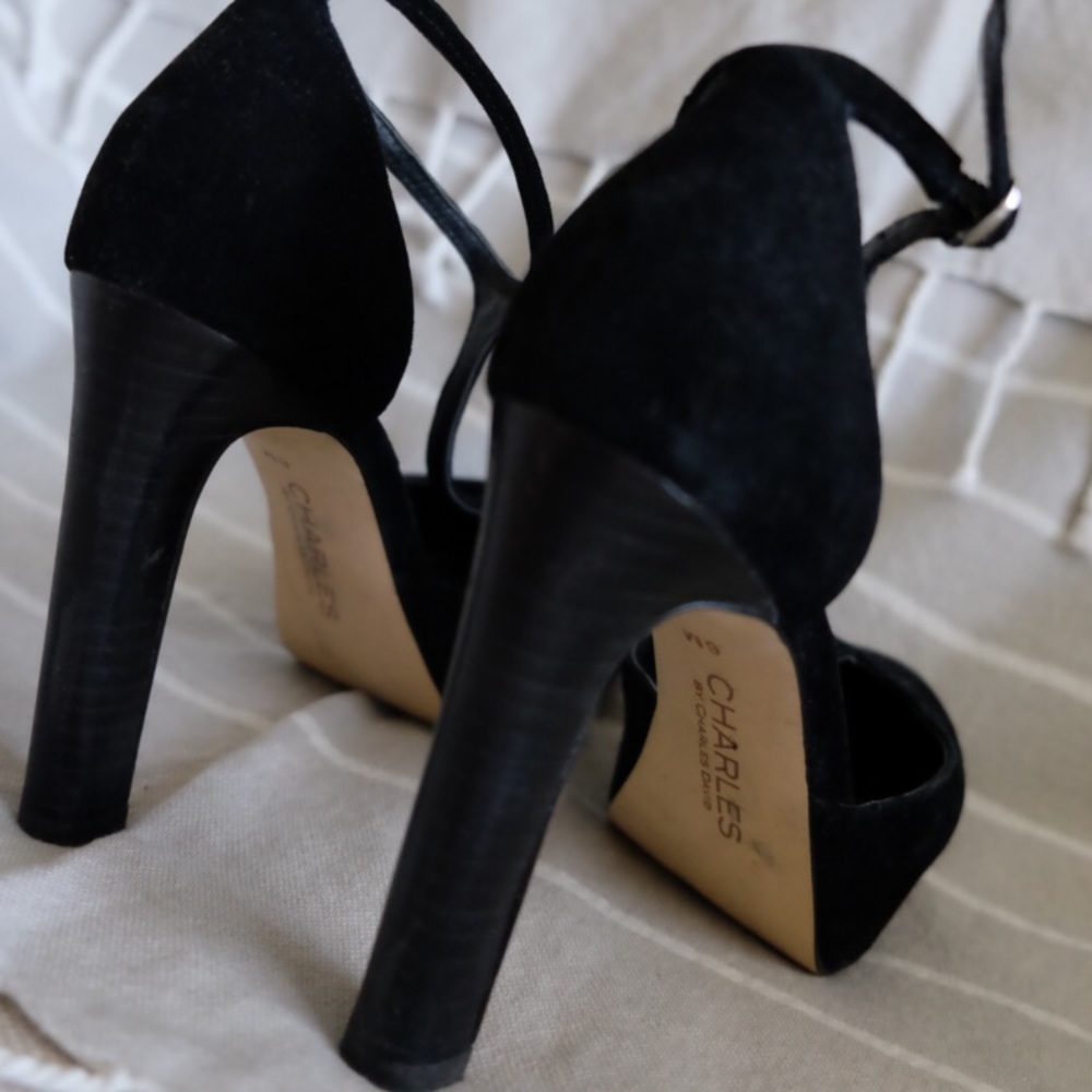 Closed toe chunky heel